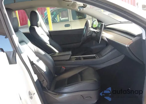 2021 Tesla Model Y z USA, uszkodzony, nr VIN 5YJYGDEEXMF213412